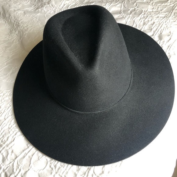 LACK OF COLOR - Picture 2 of 6